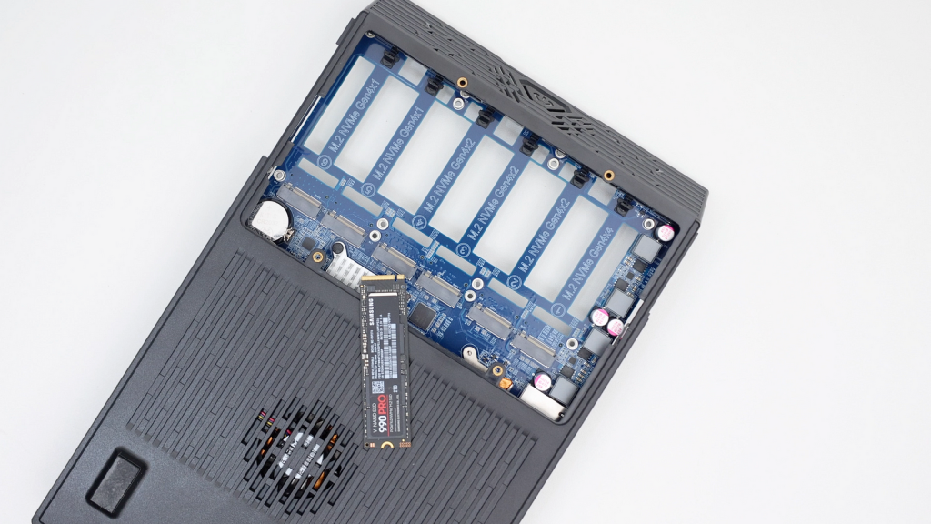 ASUSTOR FS68 系列依舊一支獨秀　12 支 M.2、雙 USB4、雙 10GbE、PCIe Gen4