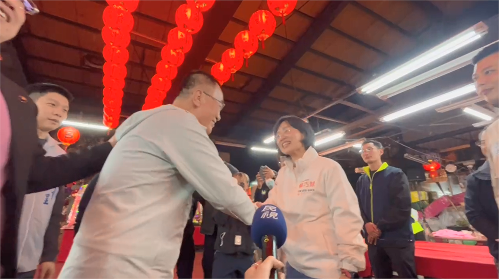 獨家/罕見同台!蘇巧慧巧遇李四川 比讚嗨喊「一起為新北加油!」