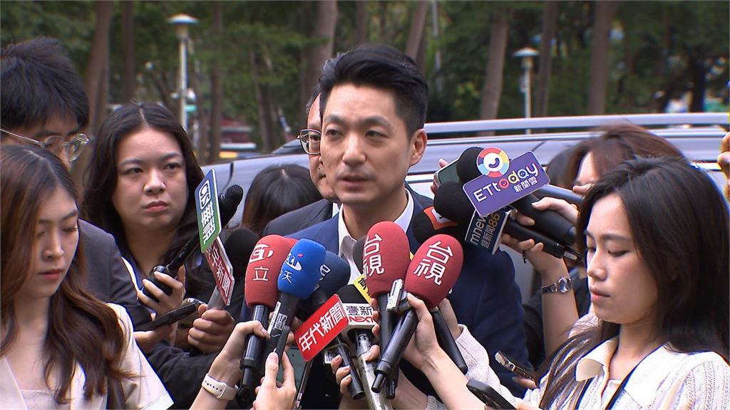 蔣萬安辯論前要睡不好了！交叉詰問「沒稿唸也沒廣告救」　她酸：題庫要拼命背