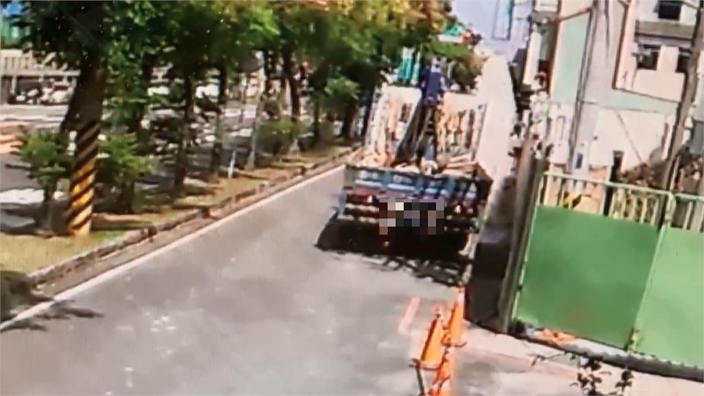 高雄休旅車暴衝撞7車2人送醫 駕駛疑心肌梗塞昏迷