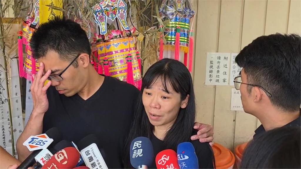 快新聞／女大生母親陪同上香！台南女警姐姐哽咽：誰來牽我妹妹的手…