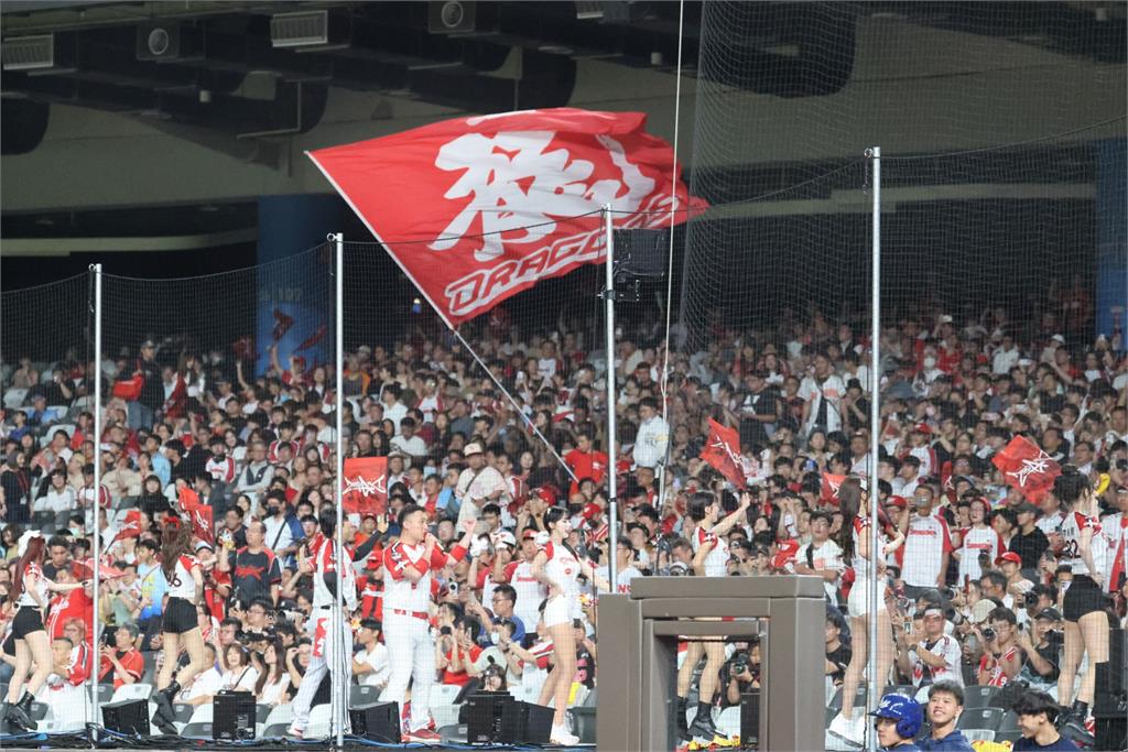 中職/味全龍攜手LG TWINS打造「Red 가자!」韓風熱潮!兩日破3萬人進場