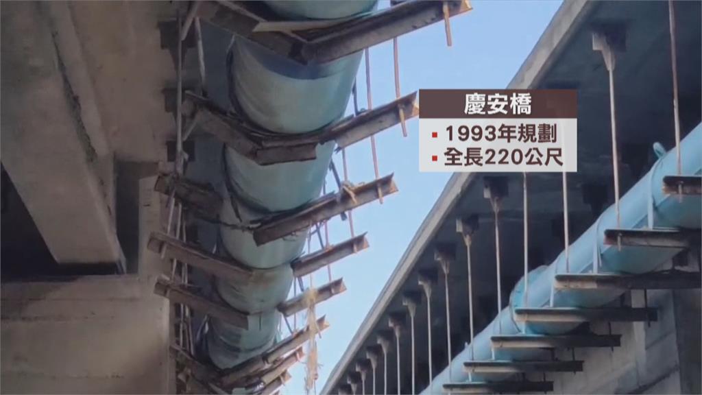 國片《粽邪》拍攝場景　彰化慶安橋水管支撐架鏽蝕