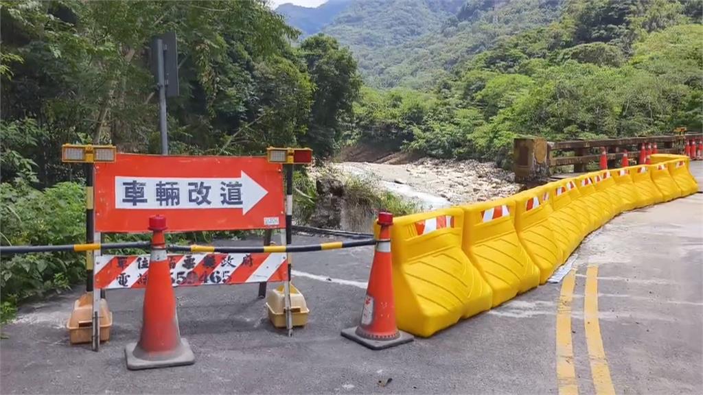 苗301農路坍方！陡峭山壁闢步道　「簡易流籠」運送物資
