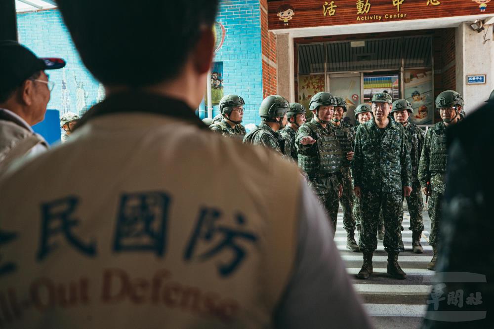快新聞/漢光演習首日!顧立雄視導桃園後備旅教召 關心召員跟公司請假是否順利