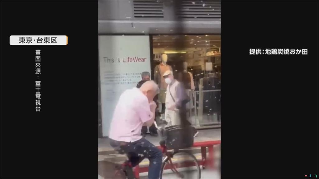 一片黑壓壓！日本淺草商店街遭「蜂」殺　春季「分蜂」現象特有奇景