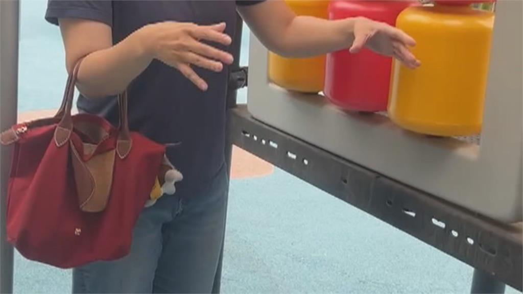 高雄怪男疑狂強吻8歲男童 目擊者急找家長.報案