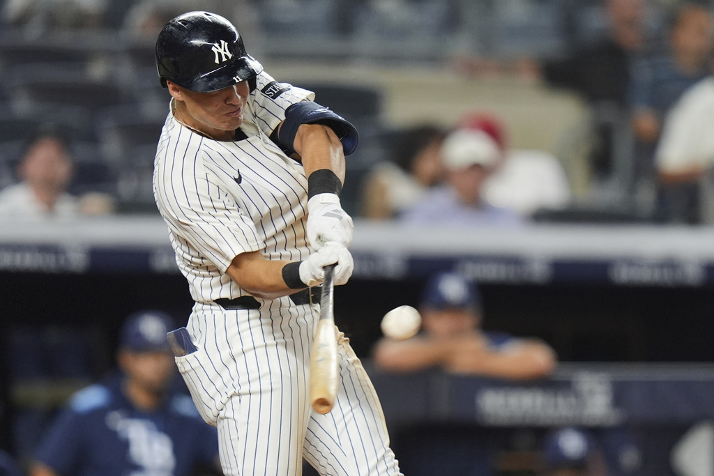 MLB(影)/失誤陰影揮之不去! 洋基當家游擊手越居榜首還差點斷送球隊勝利