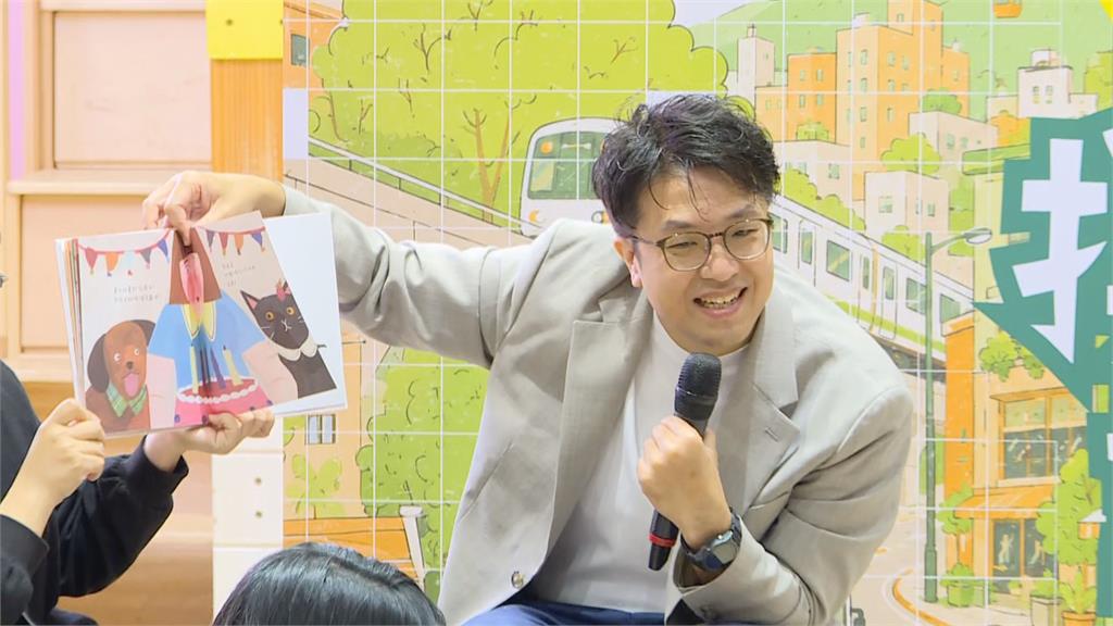 快新聞／台北家長讚爆！沈伯洋推「親子同行卡」　0到18歲每月普發600點