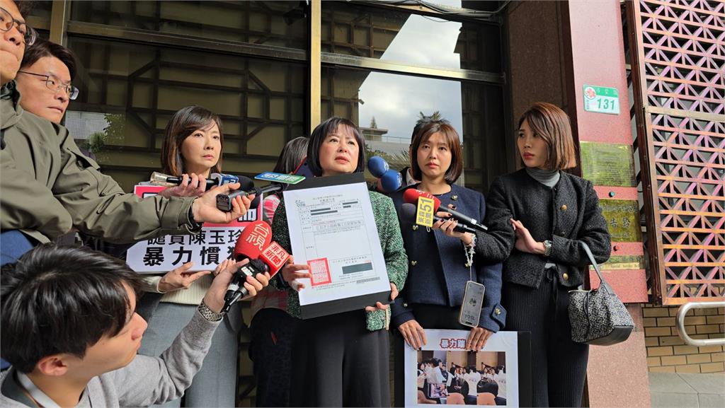 快新聞/遭抱摔、踹下體!林月琴提告籲「以告止暴」 陳玉珍最新回應曝