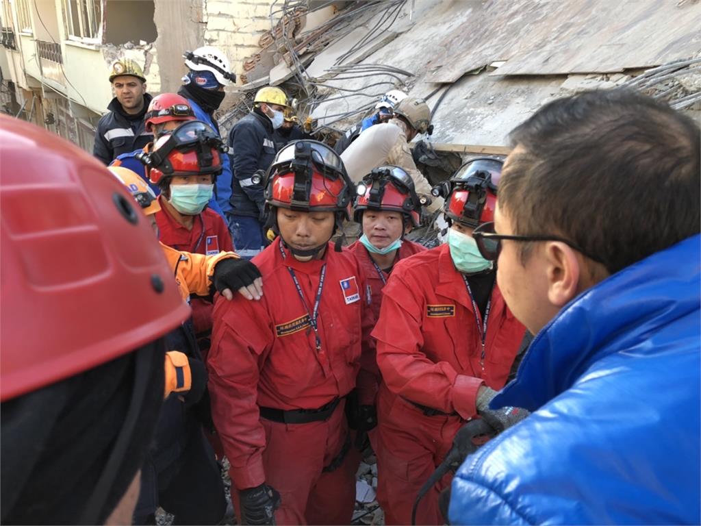 畫面曝光！阿迪亞曼市府附近大樓驚傳3人遭活埋　台灣搜救隊全力搶救