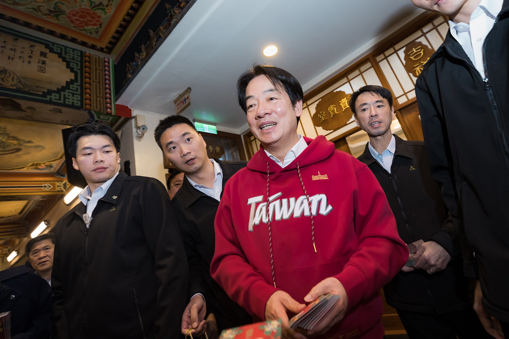 快新聞/人氣超旺!賴總統下午赴桃竹3宮廟參拜 排隊人龍長達2公里