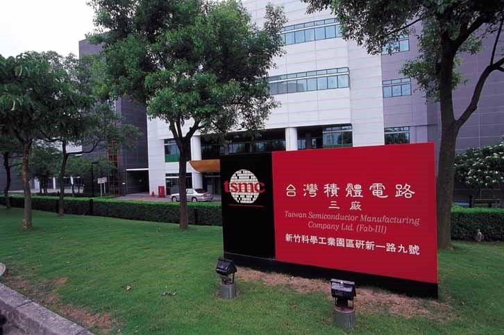 做作表弟吃飯掛「台積電識別證」!炫耀喊「我們只剩錢」全場傻眼:有夠蠢