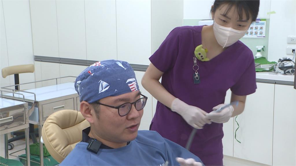 高難度！桃園牙醫「幫自己植牙」　影片PO網引熱議！網：根本黑傑克