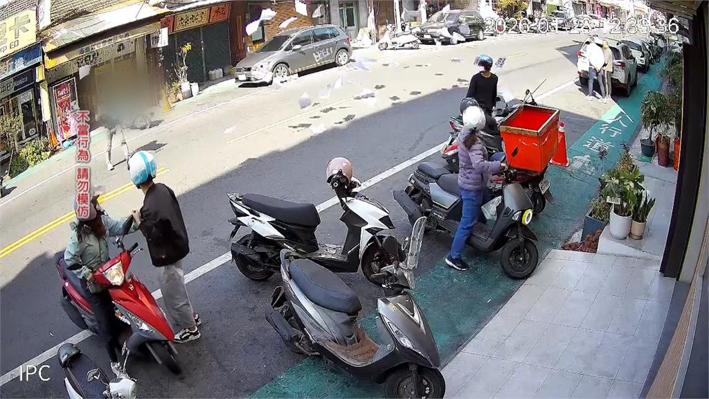 債務糾紛　雲林男當街撒白紙　高喊「快還錢」　民眾傻眼