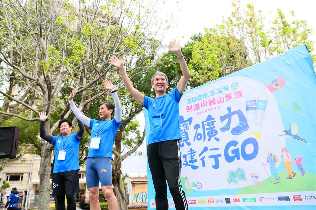 揮灑汗水!千人「汗」寶礦力水得齊走劍潭山