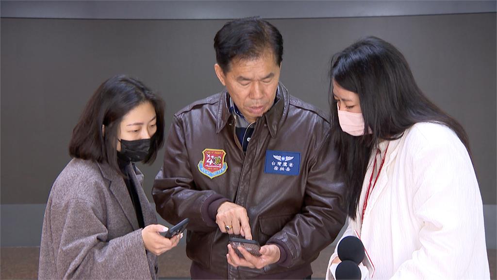 反共挺罷遭退群!台灣鷹爸「砲轟」軍中學長學弟幫派化