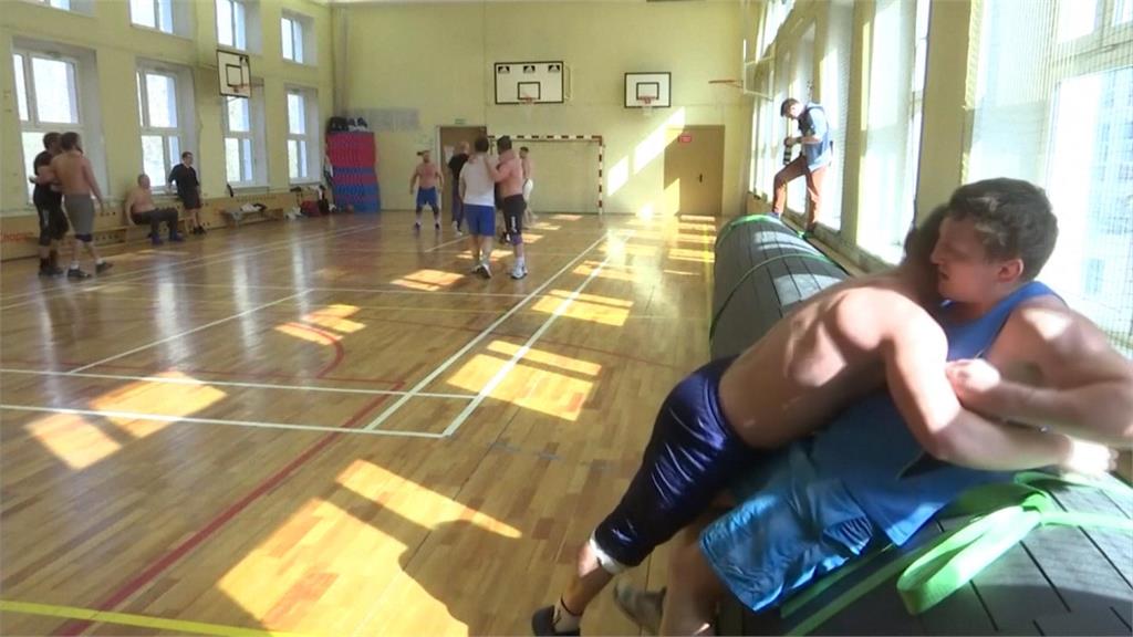 俄羅斯摔角籃球！　激烈肢體碰撞更刺激