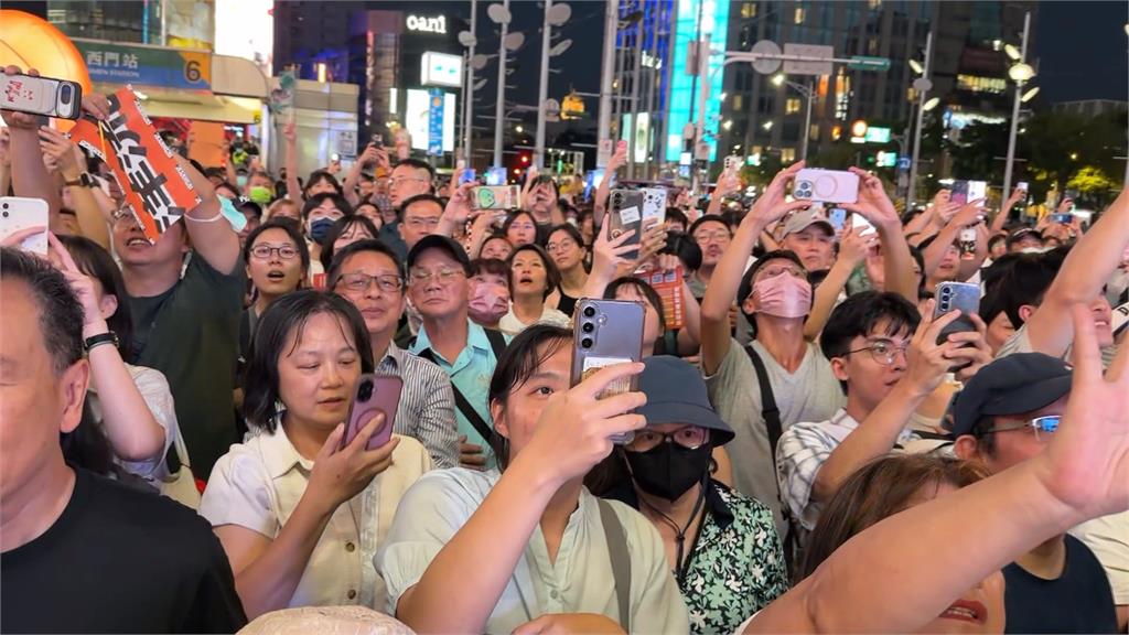 沈伯洋現身社宅動土典禮　支持者笑稱：大安區很藍　冒危險朝聖
