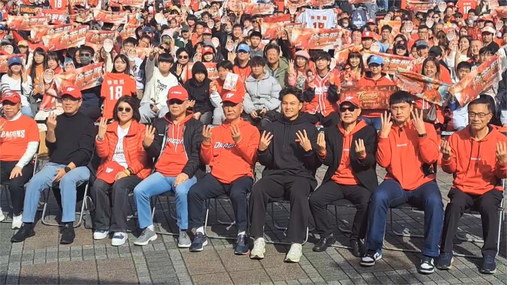 徐若熙旅外歡送會湧球迷 10年隊友劉基鴻哽咽送別