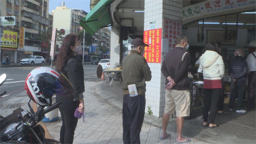 民眾早起出門投票！　早餐店連帶湧大量人潮