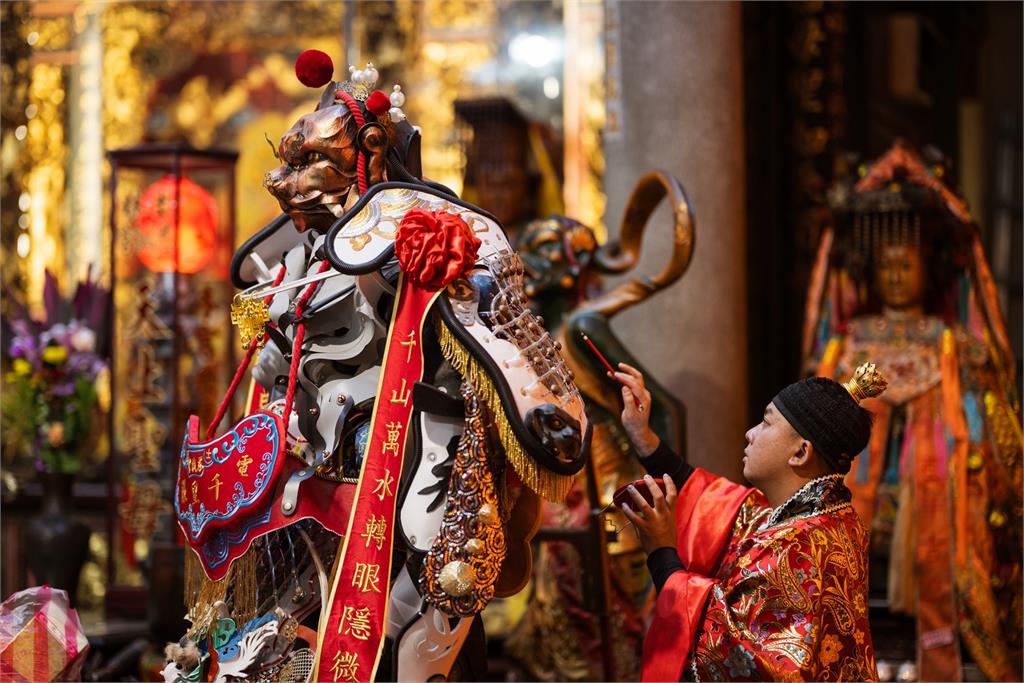 臺灣首尊結合民防災防概念「電氣土地公」入神開光　1/11重返慈諴宮獻藝謝神