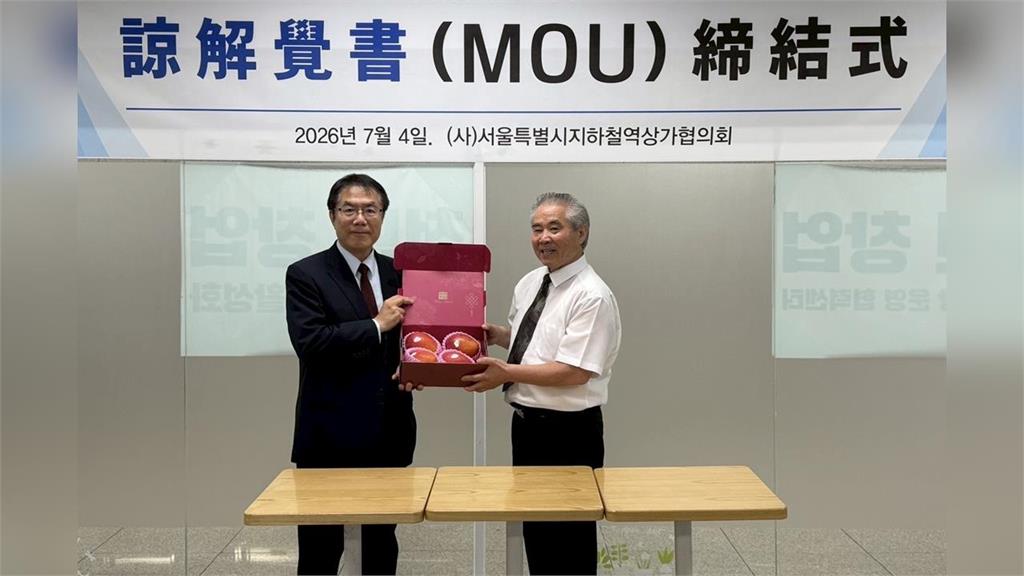 南韓「巧遇黃偉哲」野生狀態被出賣！他收小禮物「秒掏1物回贈」網嗨：超扯