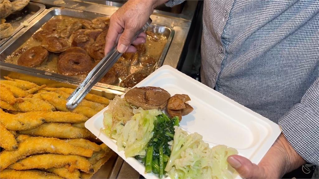 自助餐「兩肉一菜」只要25元! 老闆娘照顧辛苦人 堅持30多年佛心價