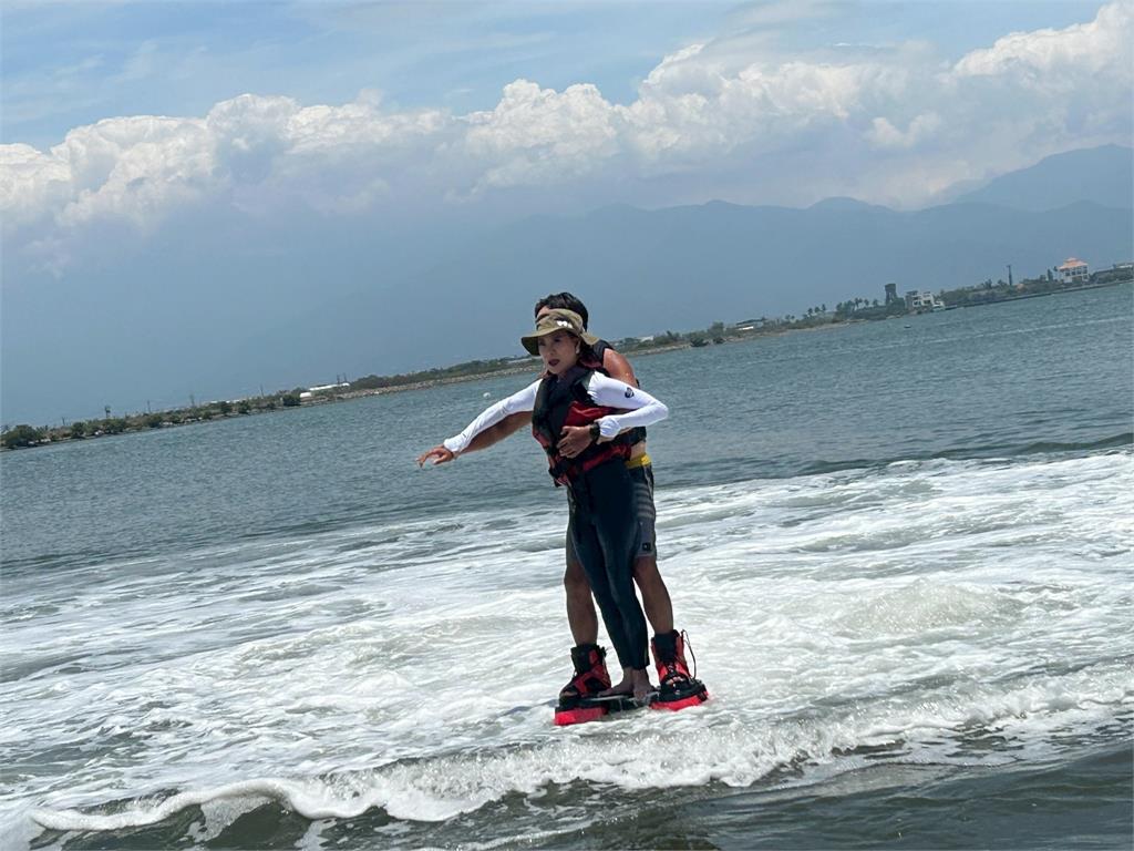 「水上鋼鐵人」教練保證「不會飛太高」！南珉貞嚇得中韓文崩潰大叫最後直呼「好玩」