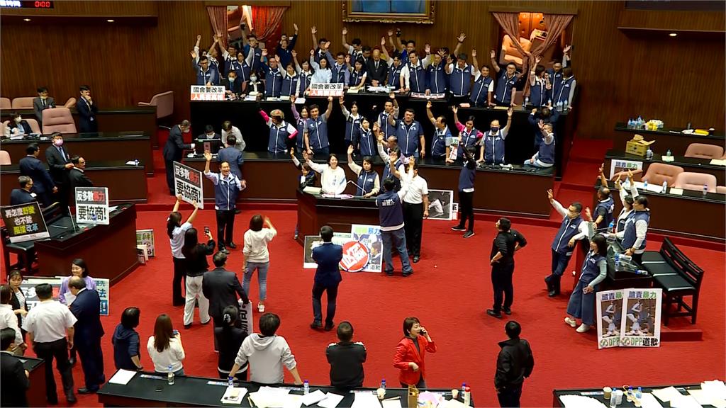 現場清點立委108人投出110票? 民進黨痛批藍營"作票"