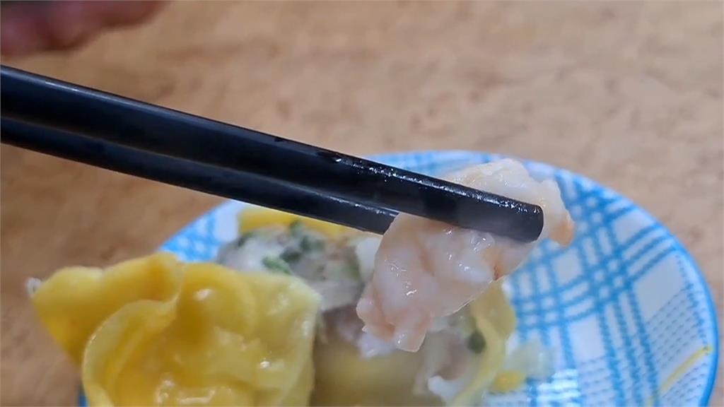 黃金蝦水餃一顆33元！　咬開只有一小塊蝦仁