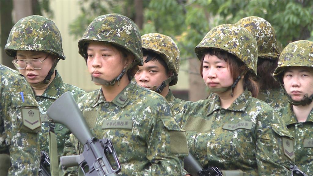 首梯女性教召訓練畫面曝光! 比照男性5公里行軍