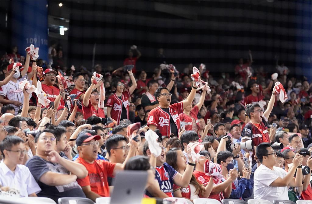 中職/「大師兄」林智勝引退賽熱度爆表!門票已賣破萬張 熱門區域秒殺