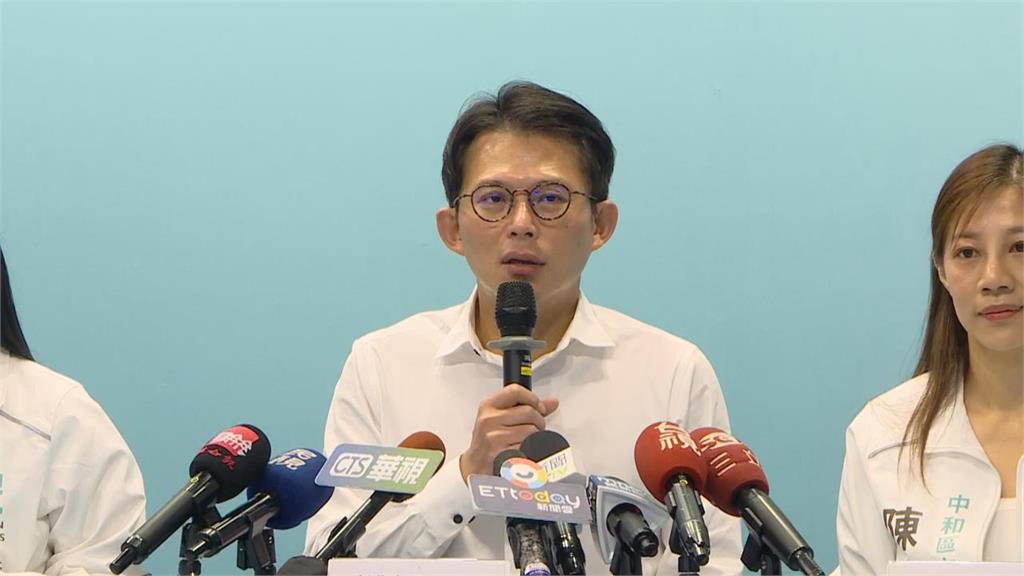 館長罵李貞秀除籍1天內就背骨!四叉貓憶黃國昌「跳槽史」:才4小時