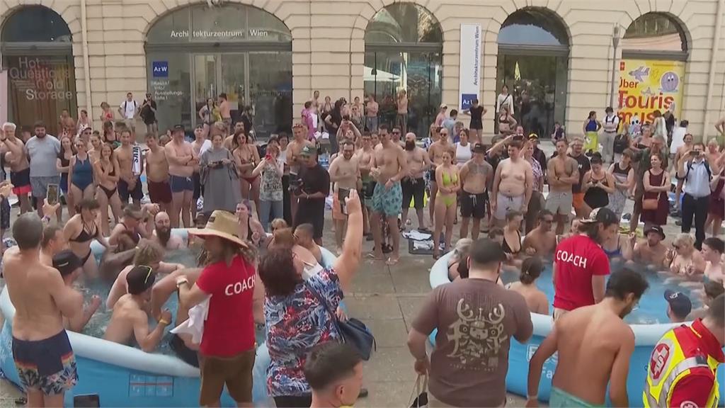 維也納300人「冰浴大挑戰」 水溫不到4度考驗極限
