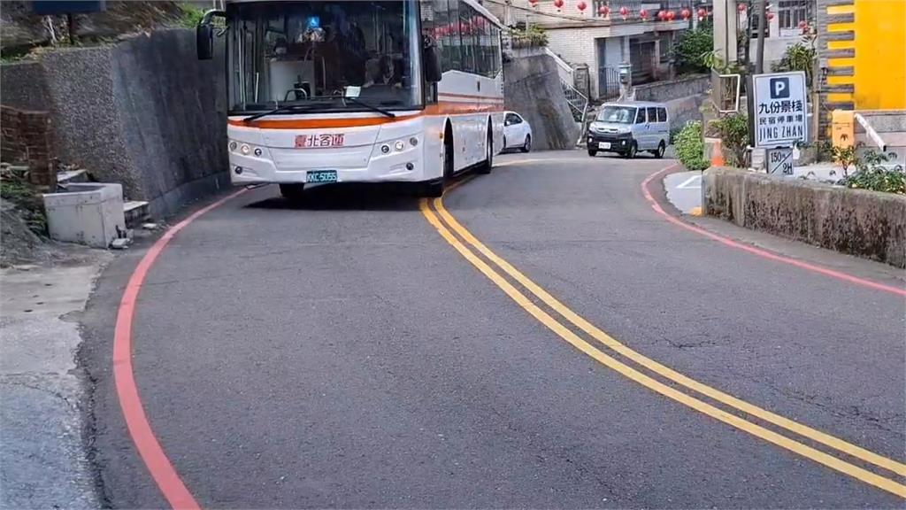 九份車禍變鬥毆!雙方駕駛「一路往山上互推」 公車運將下場曝光