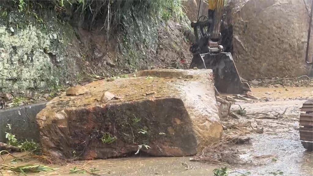 快新聞/豪雨釀災!雙溪驚現20噸落石 102線封路預計今晚搶通