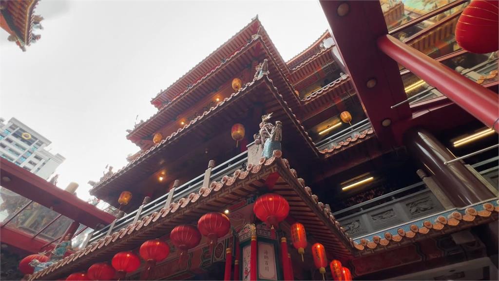史努比地磚紅到日本　百年宮廟藏萌點！陳幸妤被Cue朝聖