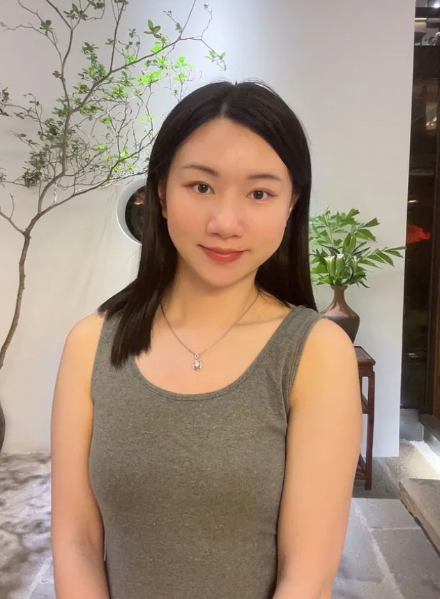 「飯局妹」才自爆遭富豪「付費摸胸」！再抖女星「索百萬包拒陪吃」掀網瘋猜…她急道歉