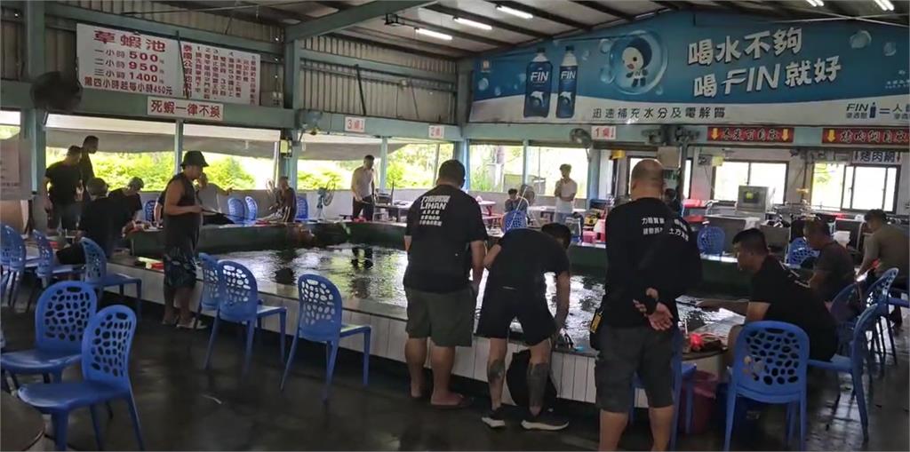颱風假偷閒! 宜蘭上午風雨微弱 釣蝦場見人潮
