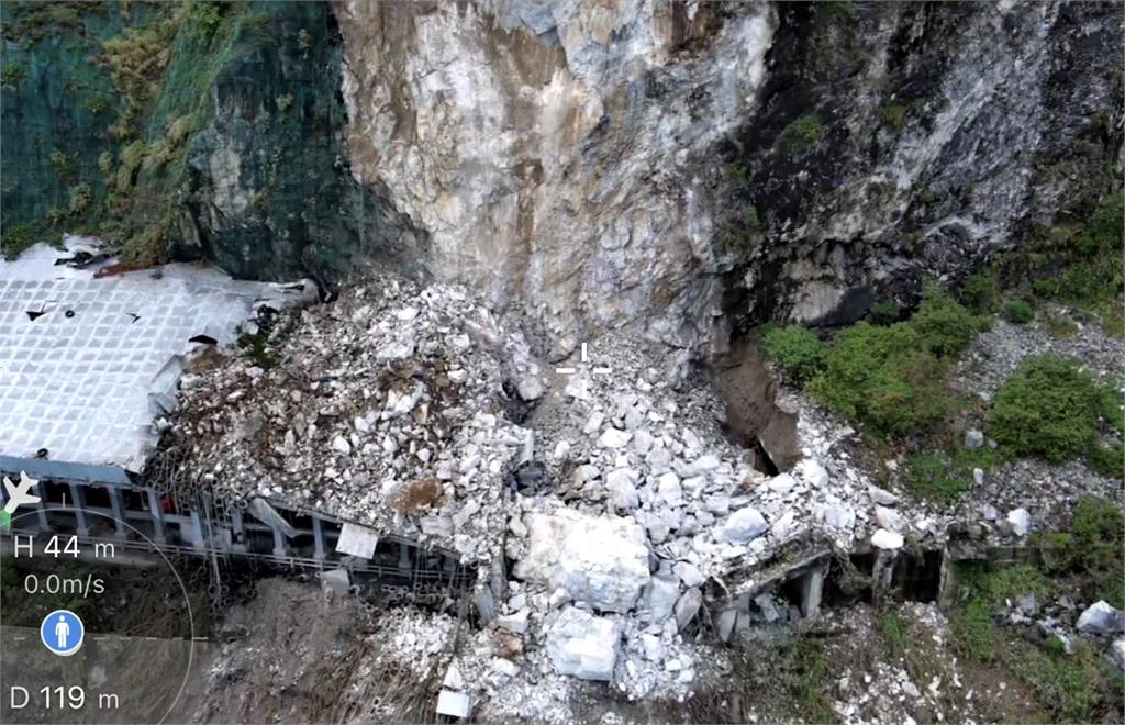 快新聞/蘇花公路大清水路段明隧道遭土石壓毀 空拍畫面曝光