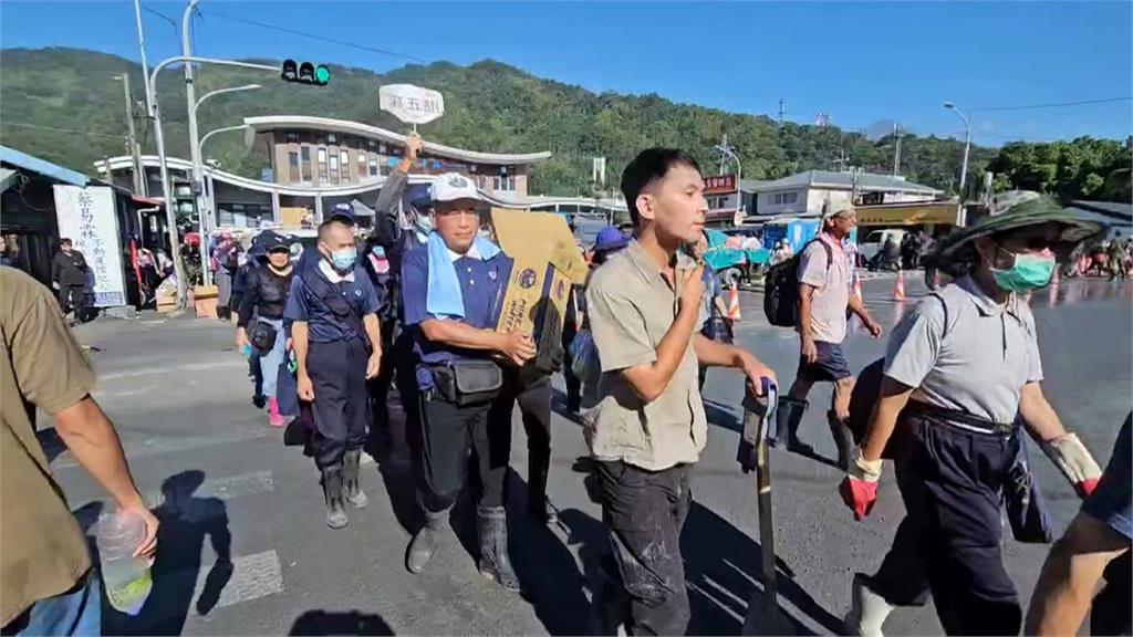 「鏟子超人」湧花蓮！光復車站設任務分配站　提升救災效率