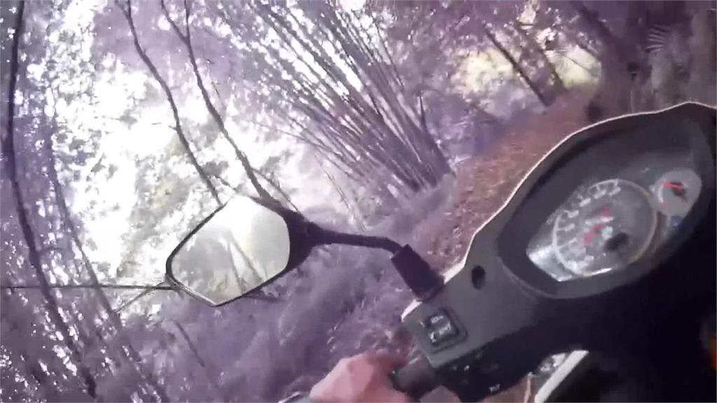 導航帶進產業道路尷尬了! 南投山區機車陷泥濘動彈不得
