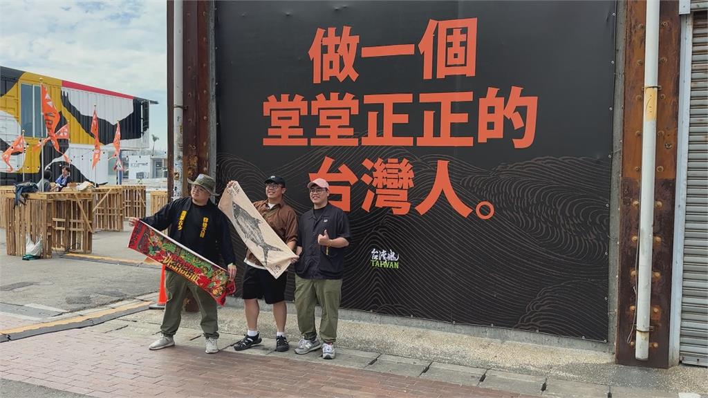 10萬歌迷來朝聖!閃靈大港開唱 歌迷撒冥紙力挺
