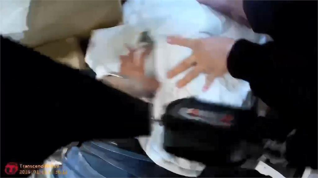 快新聞/大葉高島屋暴力事件!2櫃姐被誤會嘲笑顧客「無辜遭毆」 動手男被壓制送辦