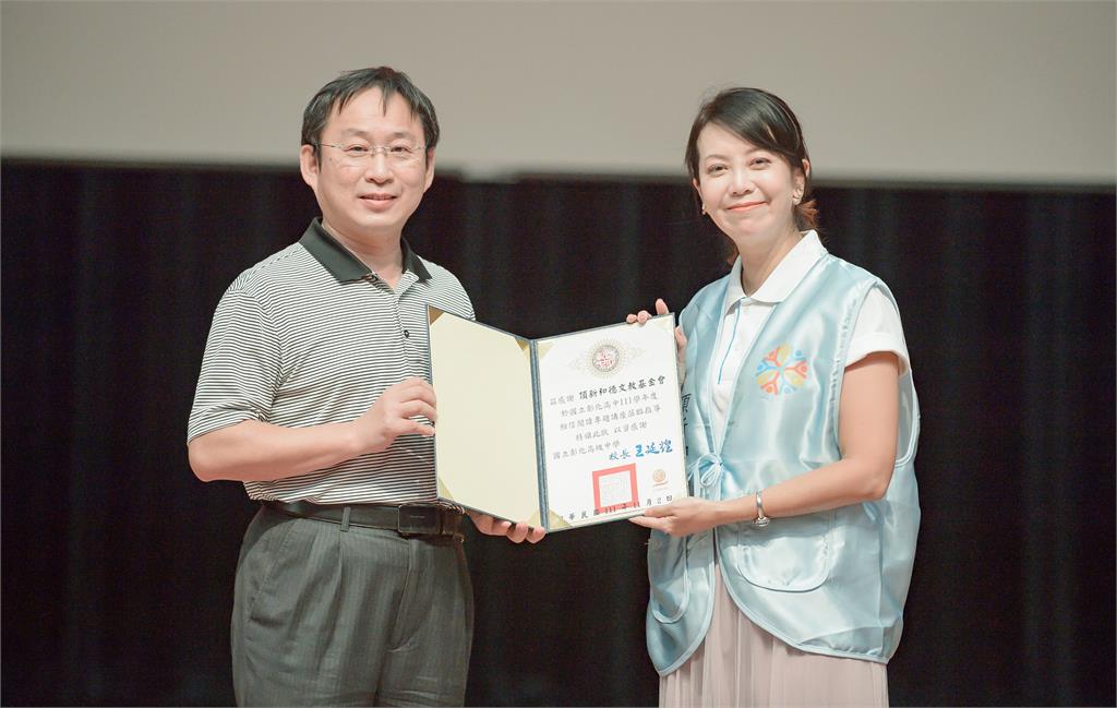 頂新和德大規模公益贈書在地14校 傳承閱讀力量