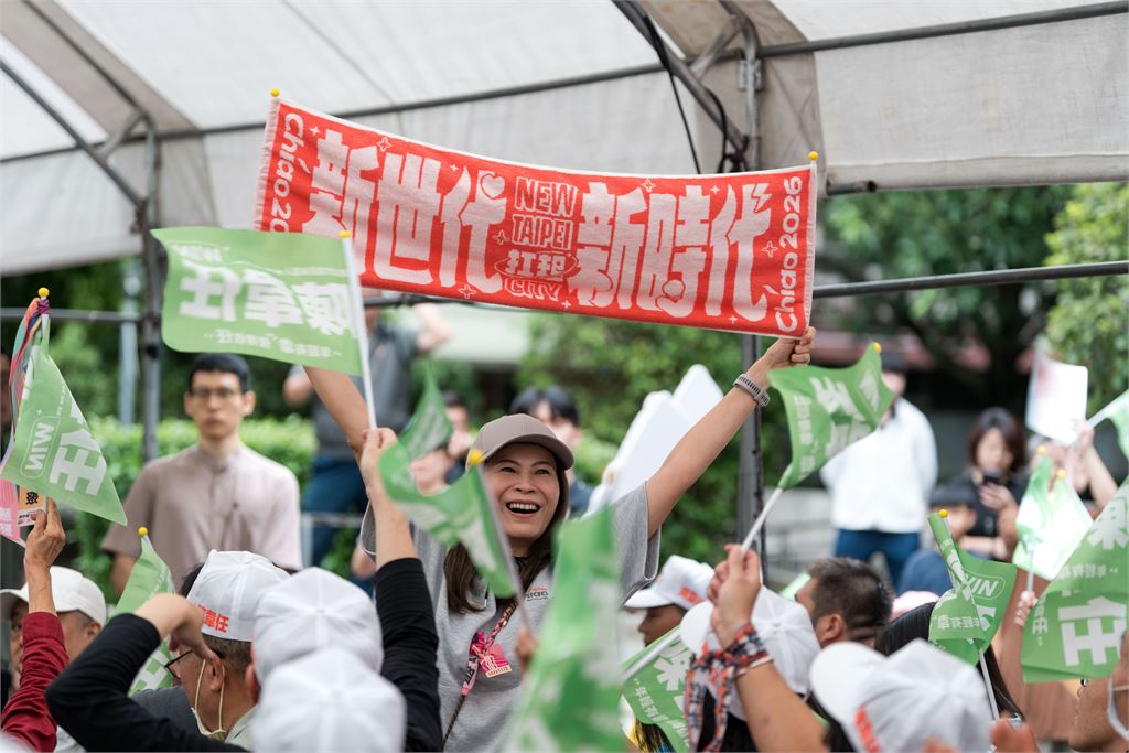 快新聞／父子交棒畫面曝光！陳韋任競總成立「大咖全來了」　千人集結力挺