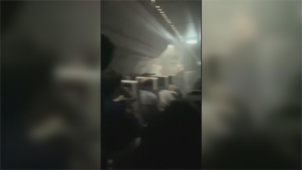 羽田機場飛機擦撞 日航379人脫困、海上保安廳5死