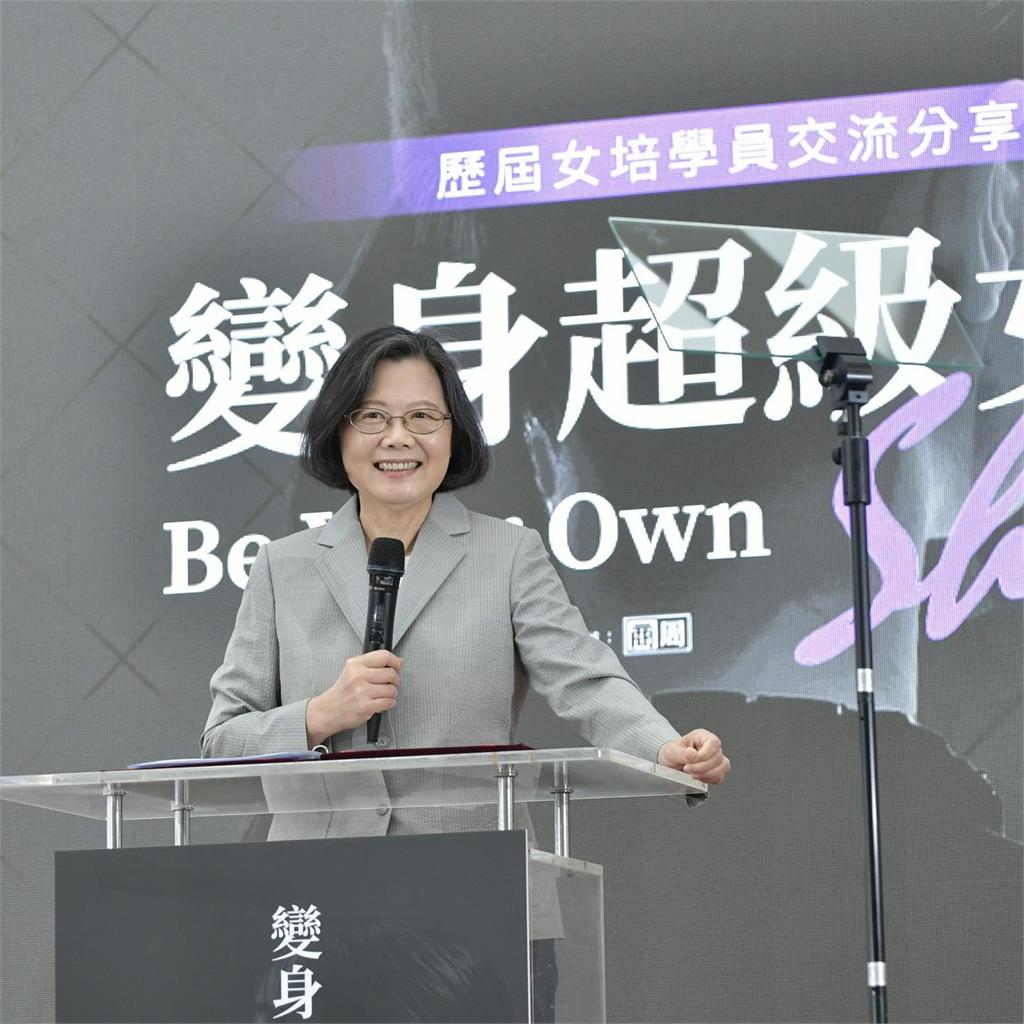 被懷疑女生當總統…蔡英文突公開「最慘時候」撐下去關鍵曝光！網看哭：怎能不愛