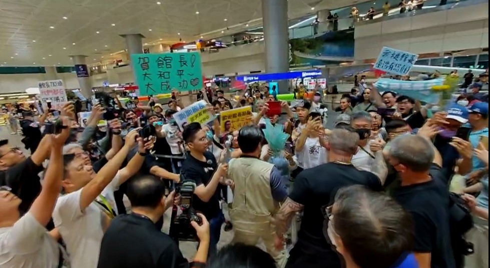 館長訪上海入返台急喊「阻止大罷免」 綠質疑:中共給的任務?